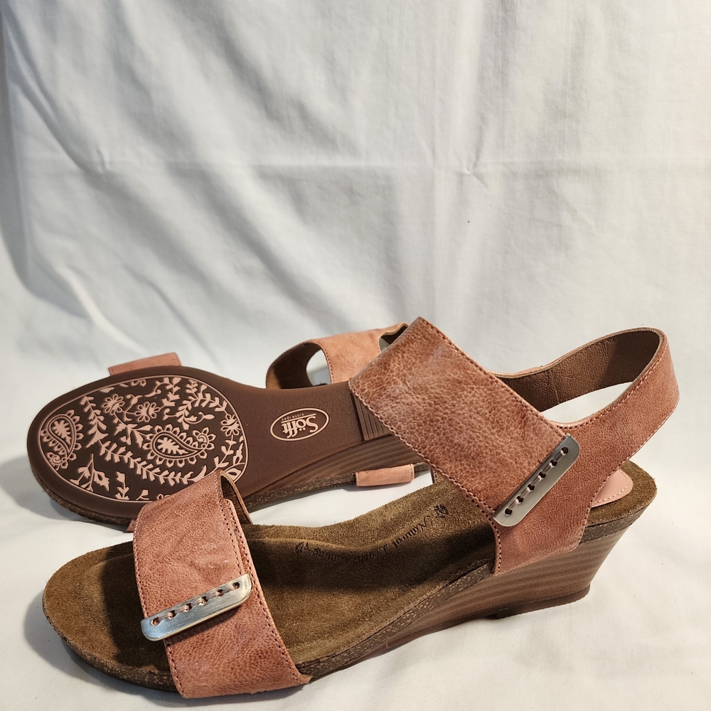 Sofft Blush Pink Sandals - Picture 2 of 4